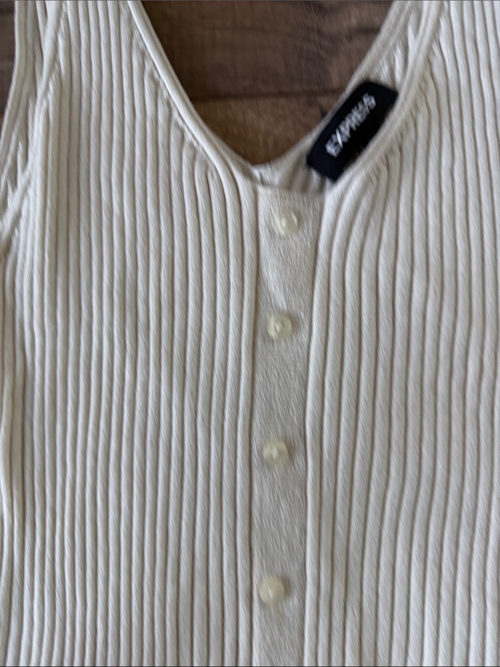 Express Off-White Ribbed Button-Front Camisole - Picture 3 of 7